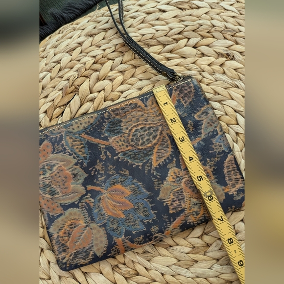 Patricia Nash Cassini wristlet clutch - Picture 16 of 16